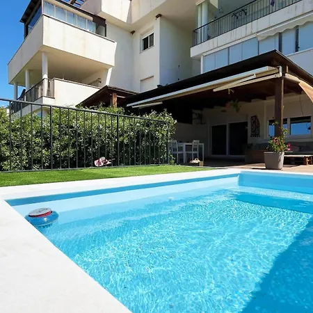 Gran Terraza Con Vistas Al Mar Y Piscina Apartamento Rincón de la Victoria